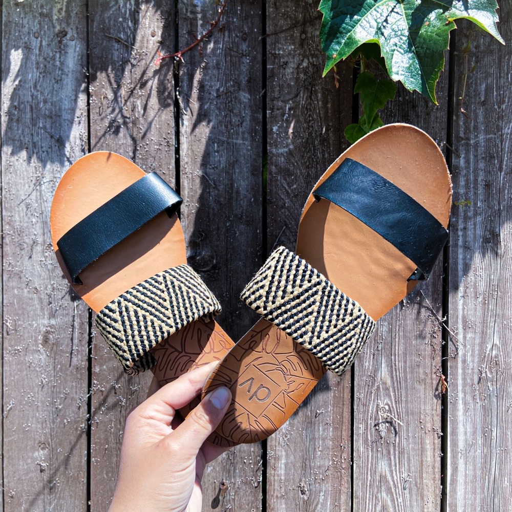 DV sandals slippers summer ✨🌈
